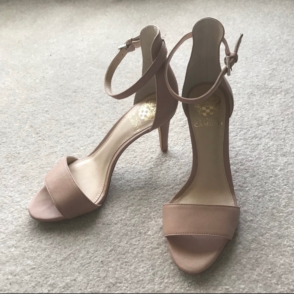 Vince Camuto Heels with Ankle Strap Court Shoe Nude/Beige Size 7